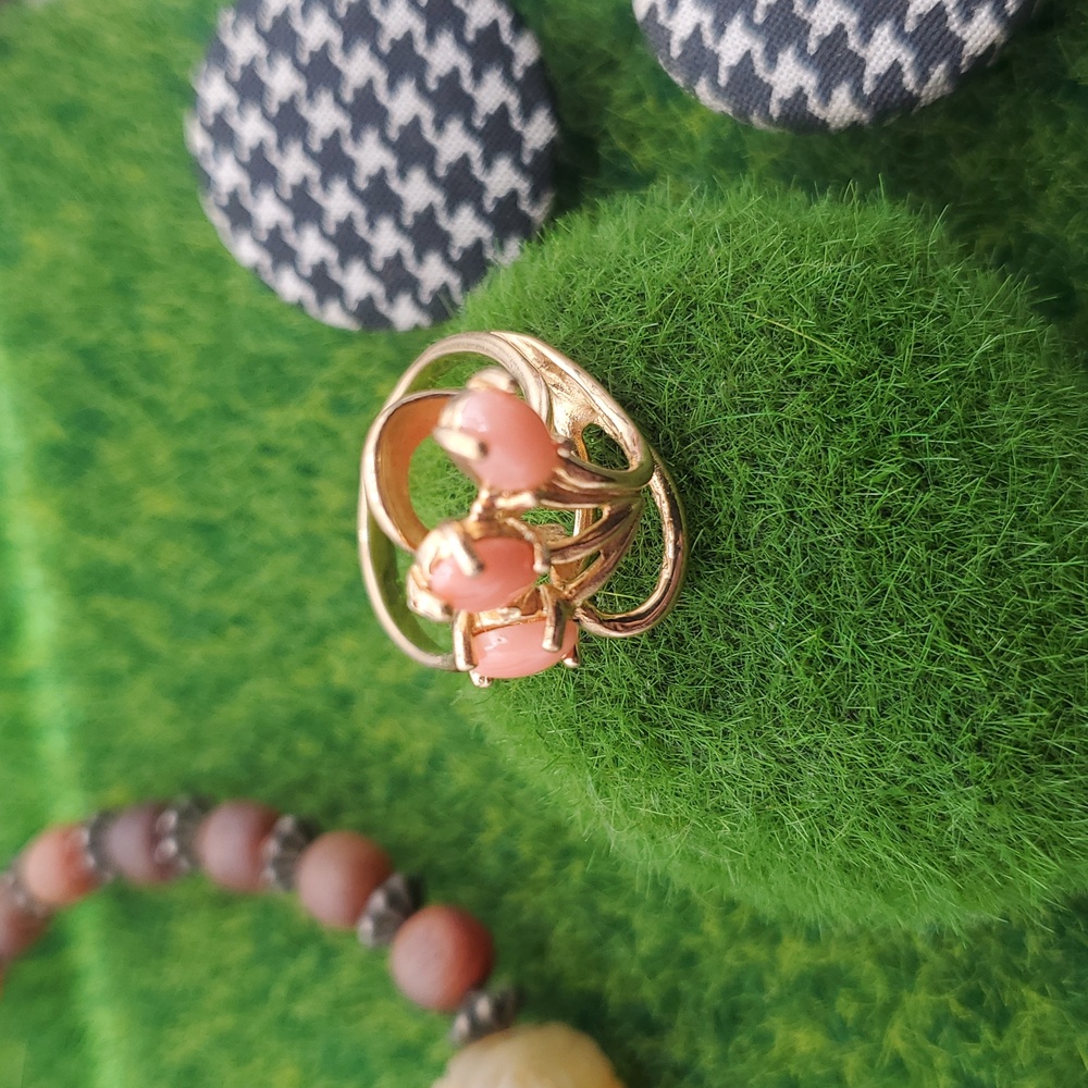 Elegant‎ Gold Filled and Coral Ring Size 7 R816 Luxury High End Vintage - Picture 2 of 4